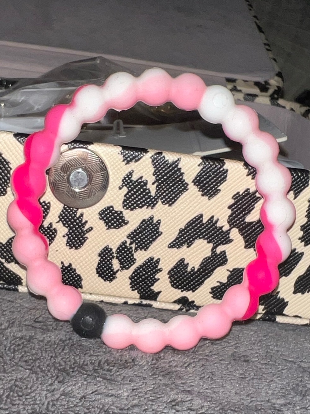 New Lokai breast cancer awareness sz S